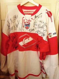 Хоккейный свитер с автографами команды