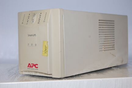 Интерактивный ибп APC Smart-UPS 700VA 230V