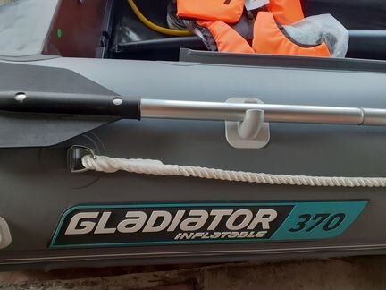 Лодка gladiator 370