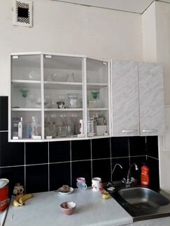 Кухонный стеклянный шкафчик