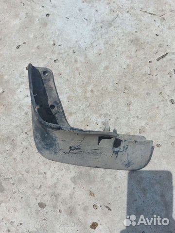 Брызговик передняя левая на Mitsubishi Lancer 10