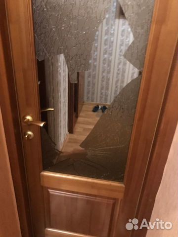 Замена разбитого стекла в межкомнатных дверях