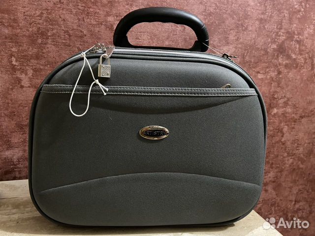 Брендированный кейс/чемодан для косметики Artistry