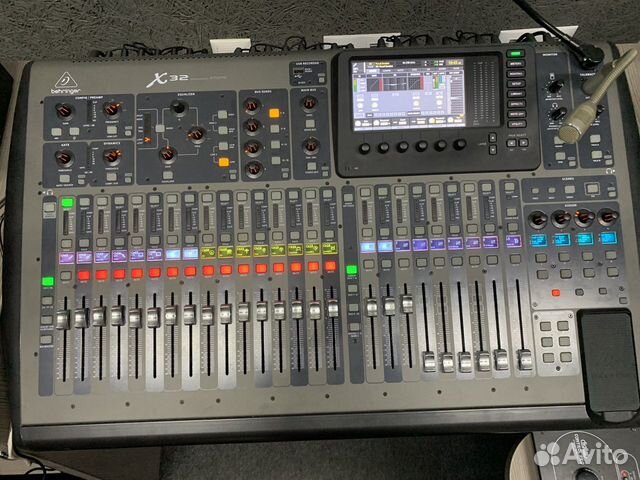 Микшерный пульт Behringer X32