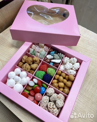 Подарочный набор со сладостями на 8 марта