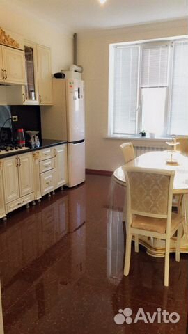 

2-к. квартира, 76 м², 8/10 эт.