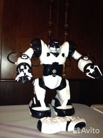Робот WowWee Robosapien бело-черный