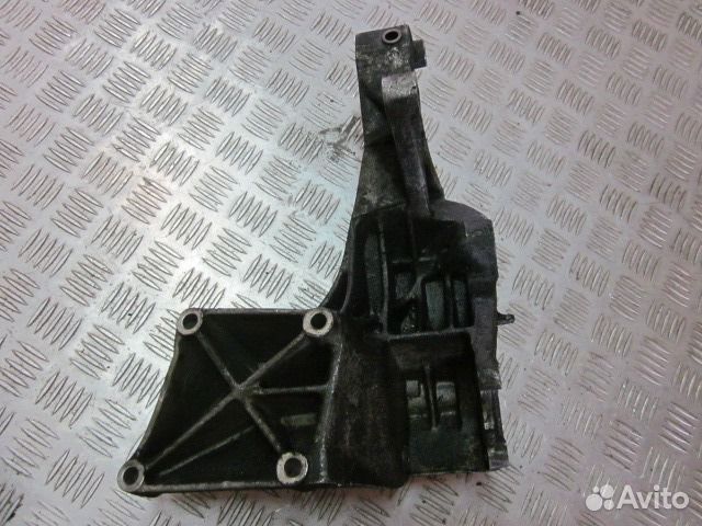 Кронштейн генератора Фольксваген Транспортер Т4 Кронштейн генератора Фольксваген Транспортер Т4