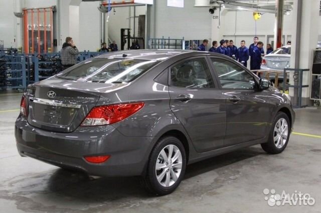 Бампер задний на Hyundai Solaris серый