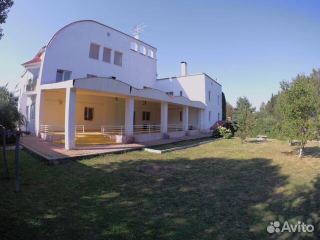 Коттедж 1350 м² на участке 50 сот.