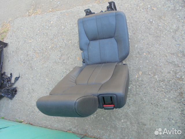 Land Rover Discovery 4 заднее левое сиденье