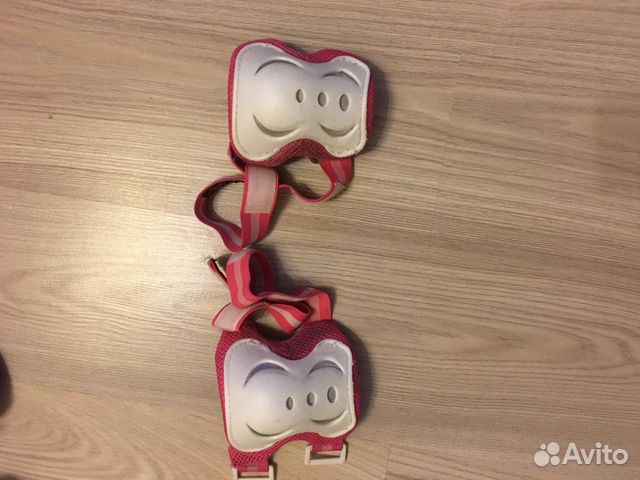 Шлем, наколенники и нарукавники для девочки Шлем, наколенники и нарукавники для девочки