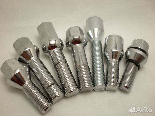 Болт колесный