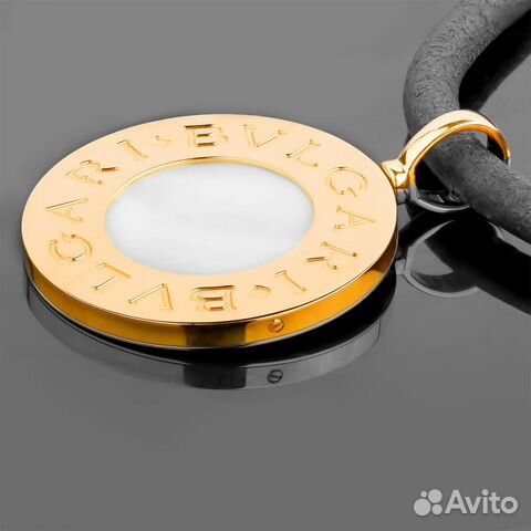 Золотая подвеска Bvlgari из коллекции Tonda