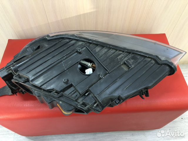 Volvo V40 2 ксенон 2012-2016 фара передняя правая
