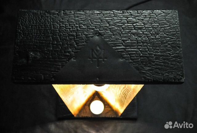 Дизайнерская лампа из обожженного дерева Дизайнерская лампа из обожженного дерева