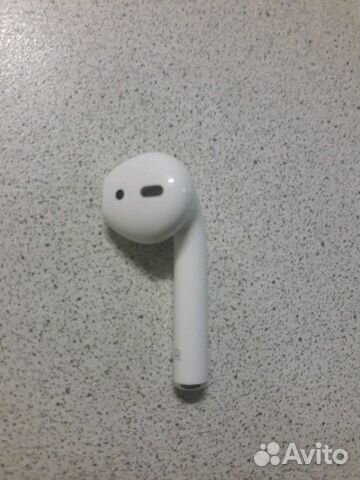 Правый наушник AirPods первого поколения Правый наушник AirPods первого поколения