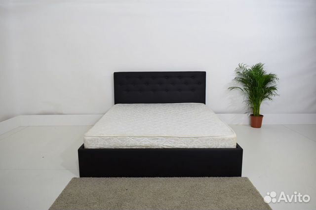 Кровать с матрасом