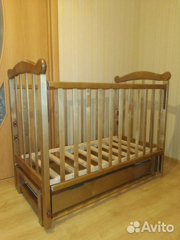 Детская кроватка с маятником Детская кроватка с маятником