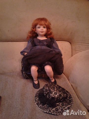 Кукла фарфоровая