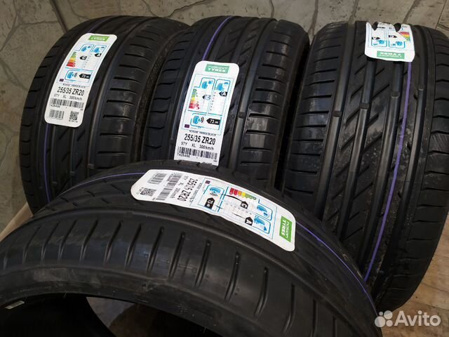 Nokian Tyres Hakka Black 255/35 R20 97Y