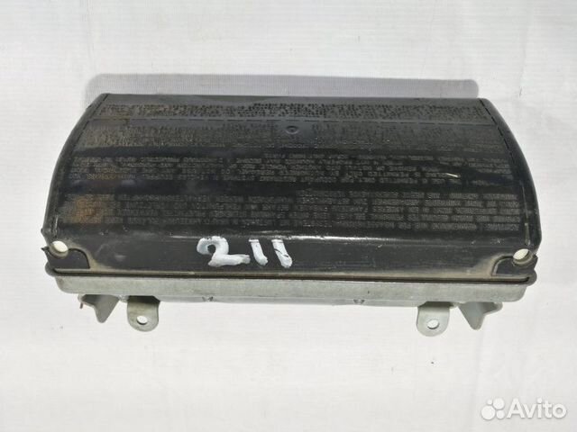 Подушка безопасности в торпедо Mercedes-Benz