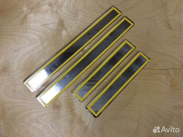 Накладки на пороги LADA Xray Cross карбон Накладки на пороги LADA Xray Cross карбон