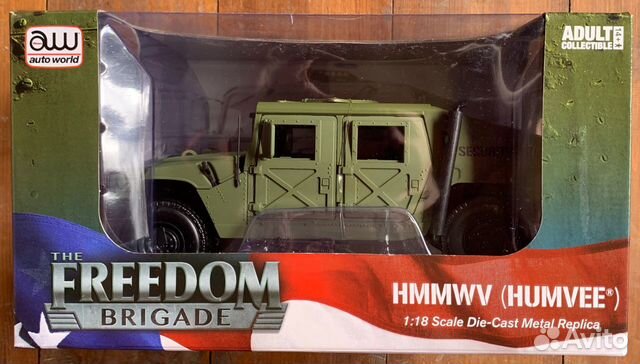 Auto World Hummer (Humvee) 1:18