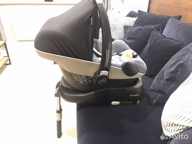 Авто кресло Maxi Cosy Pebble с базой isofix