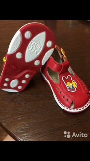 Новые детские туфли