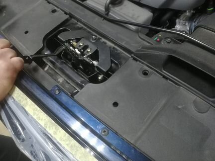 Замок капота Defen Time V5 Универсальный