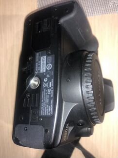 Зеркальный фотоаппарат Cannon 1000D