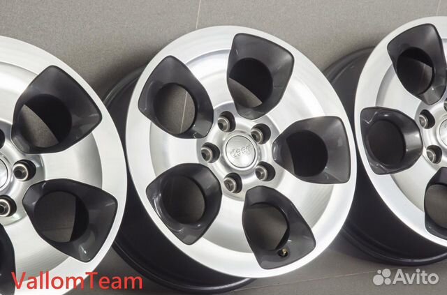 Лот M77371 Оригинальные 18-е диски jeep 5 шт