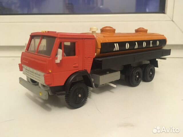 Камаз 53212 молоко 1:43 серая рама