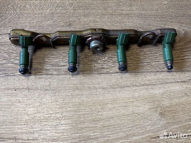 Toyota avensis топливные форсунки(комплект)