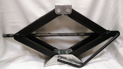 Домкрат ромбический винтовой 1,2т Renault