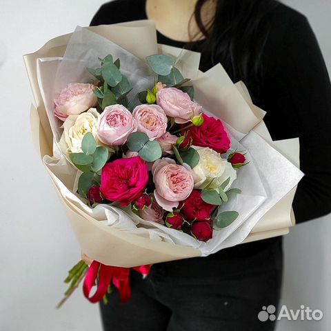 Букет ароматных пионовидных роз