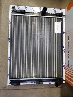 Радиатор охлаждения Renault Logan с 08-14 г