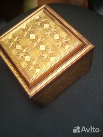 Деревянная шкатулка