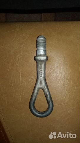 Буксировочный крюк