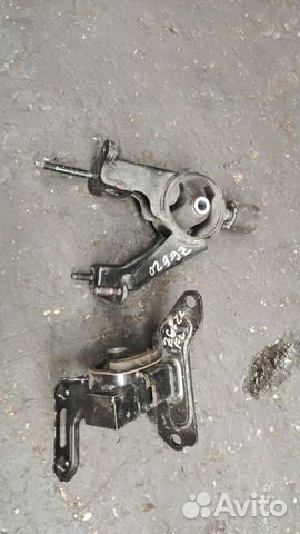 Подушка двигателя на toyota wish ZGE20W 2ZR