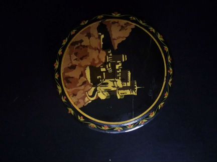 Шкатулка и пудреница