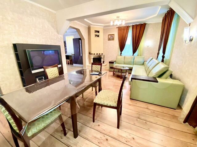 Коттедж 280 м² на участке 8 сот.