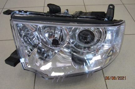 Фара Mitsubishi Pajero Sport 2008-2016 xenon