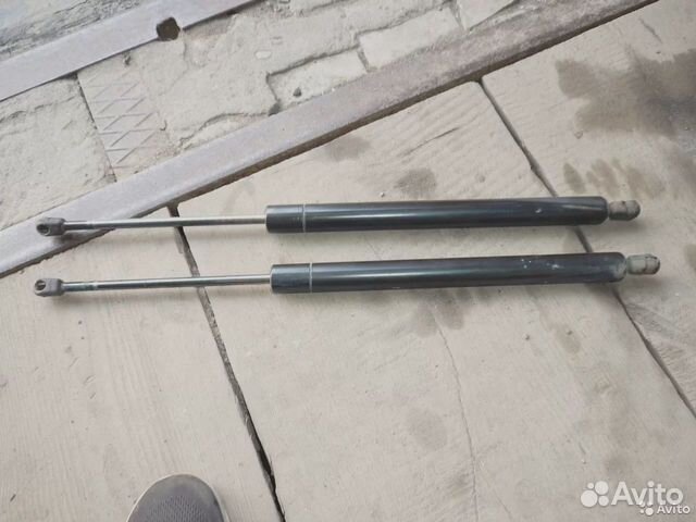 Амортизаторы крышки багажника VW Sharan