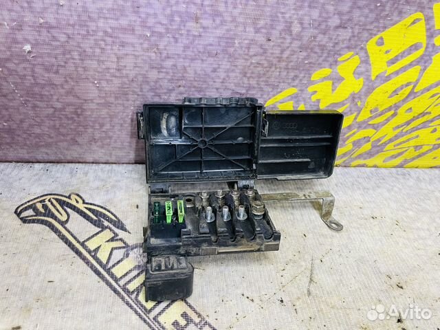 Блок предохранителей акб аккумулятор Octavia 1998