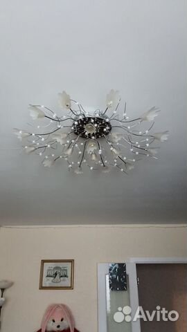 Продам люстру