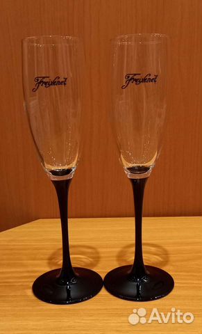 Бокалы на чёрных ножках (2 штуки)