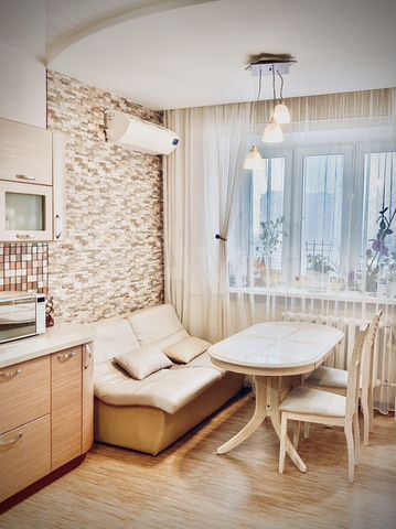 2-к. квартира, 82 м², 13/15 эт.