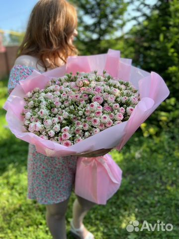 Кустовые розы, букет свежих цветов